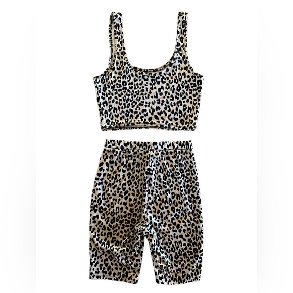 Women’s PJ’s tank and shorts leopard cheetah print set preowned pajamas - Picture 2 of 8